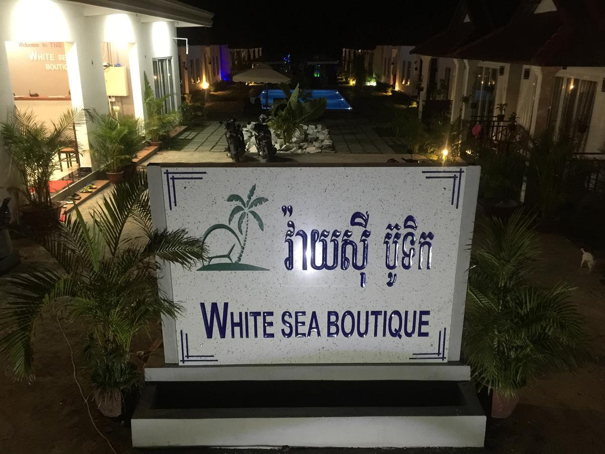 White Boutique Hotel And Residences Sihanoukville Kültér fotó